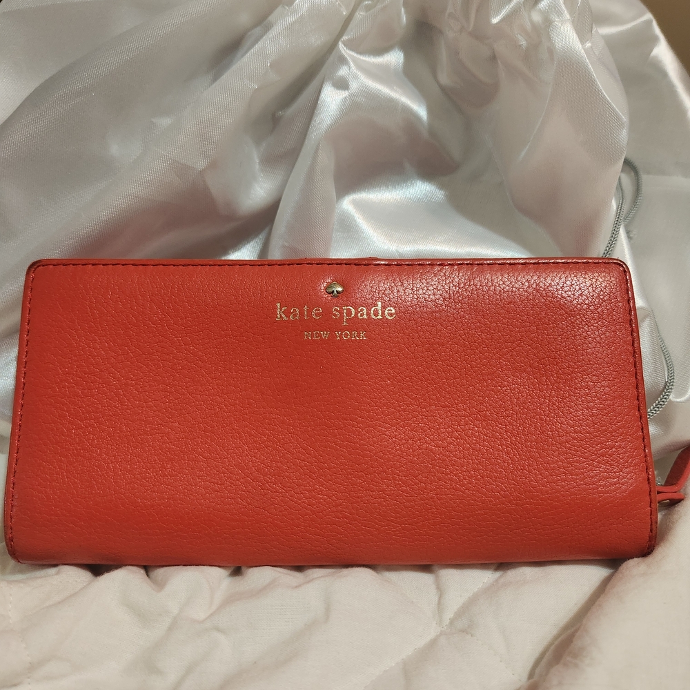 Kate Spade Red Leather Wallet with Sleek Design